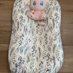 Snuggle Me Infant Lounger