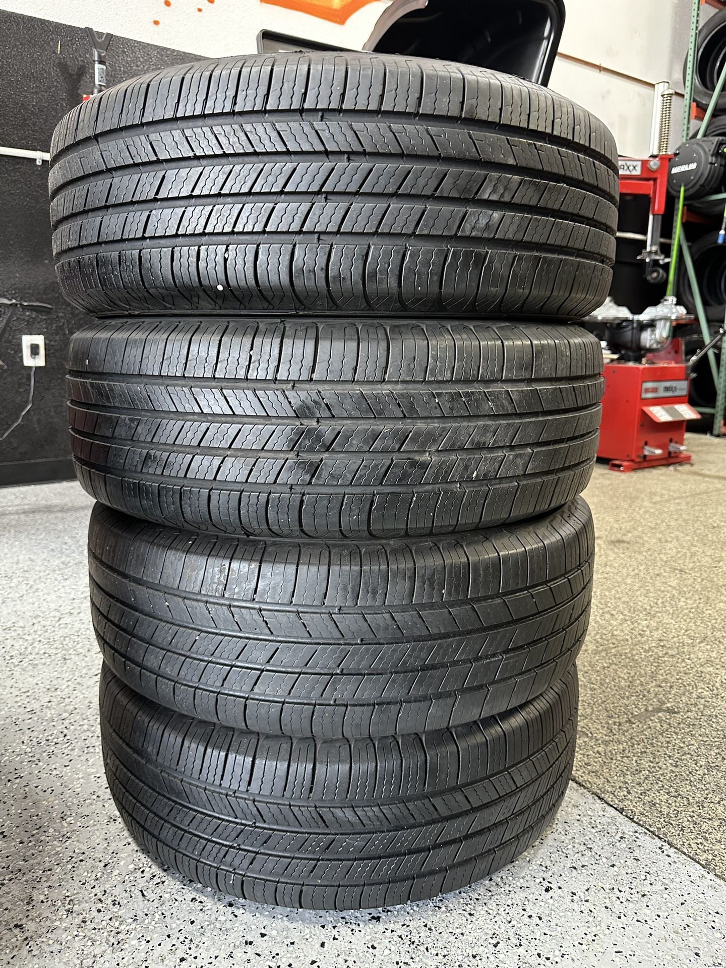 Tires 215/65R16 Michelin