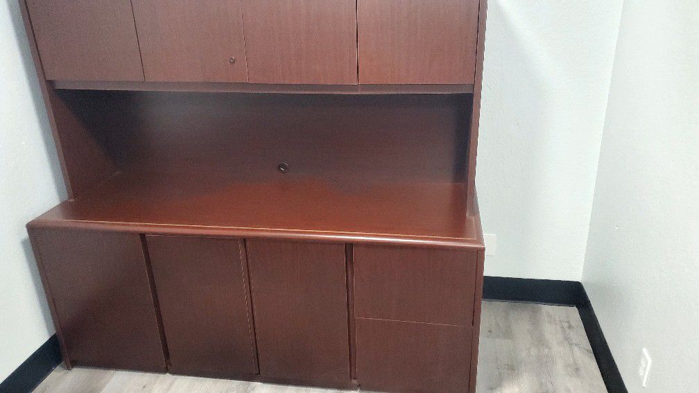 Office Desk And Hutch Like Brand New