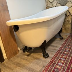 Clawfoot Bathtub ( Barely Used) New 