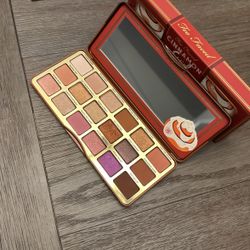Too faced Eyeshadow Palette 