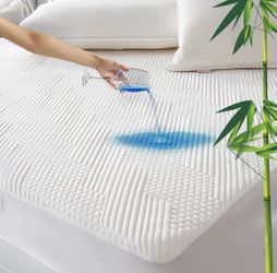 GRT Rayon Bamboo Waterproof Mattress Protector Cal King Size - 3D Air Fiber Cooling Mattress Cover Breathable Ultra Soft, Mattress Pad Noiseless Fits