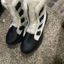 Sorel Boots Women Size 8 Never Worn