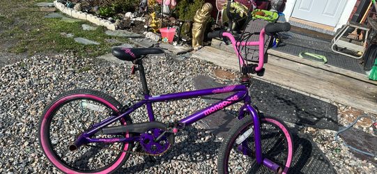 Girls bmx freestyle