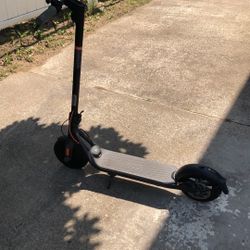 Segway Ninebot Kick Commuter Scooter F30 With Brand New Charger 