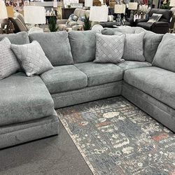 Casselbury  Sectional Sofa Couch 