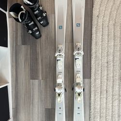 140cm Salomon Skis 