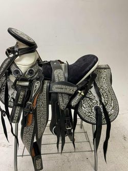 Montura con bordados charra