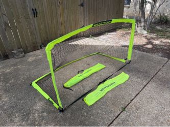 2 Pop up backyard soccer goals (3’T x 4’W)