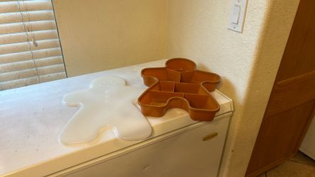 Gingerbread cookie container