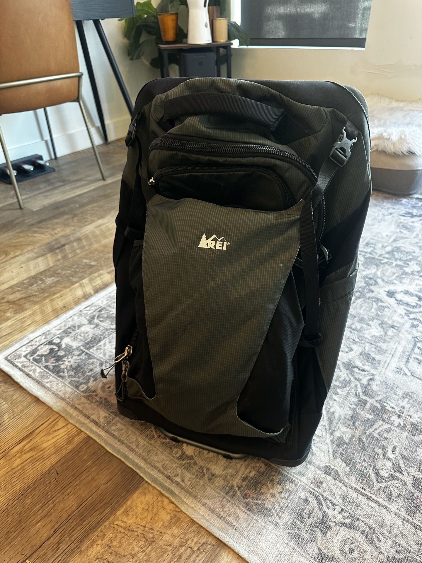 22” REI Stratocruiser Rolling Duffle with Detachable Daypack