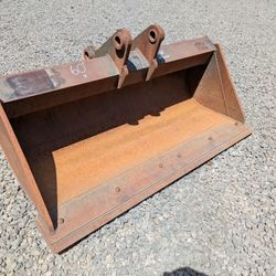 60" Excavator Clean Out Bucket 