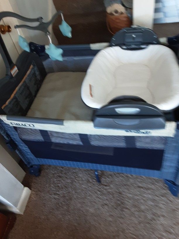 Graco Packnplay With Changing Table and Bassinet Insert