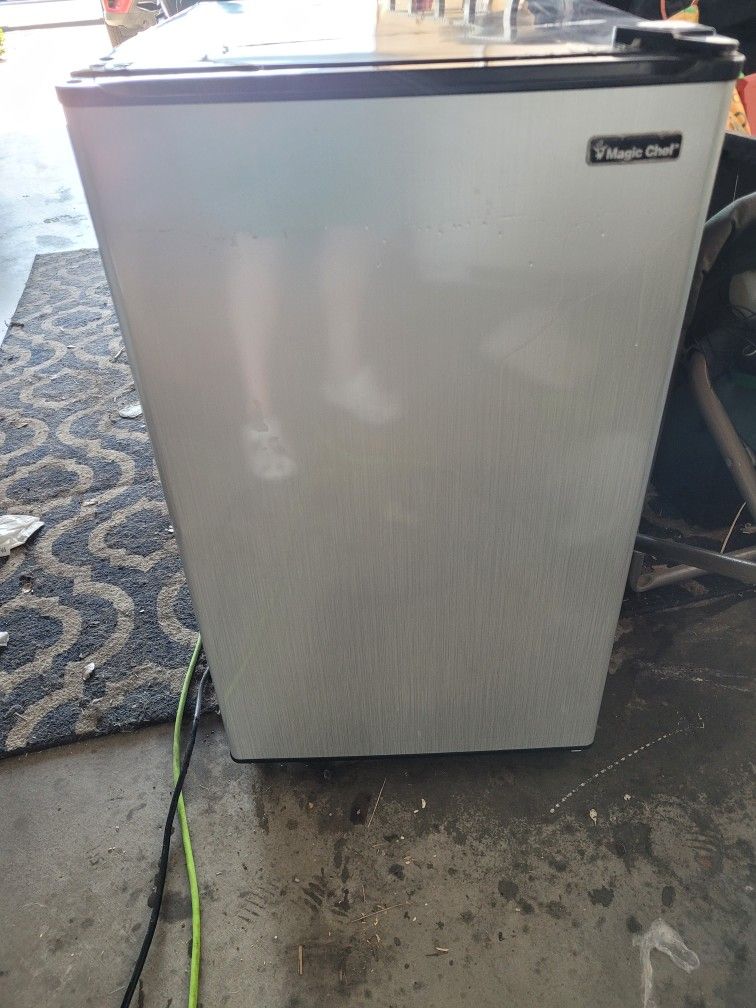 Magic Chef Mini Fridge