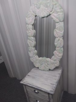 Mirror With Stone Frame Design .
