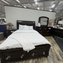 Queen 4PC Solid Wood Bedroom Set 