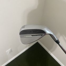 Right Handed Titleist Sm10 52 Degree Wedge 