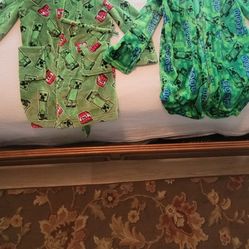 2 MINECRAFT Boys Size 8 Robes 