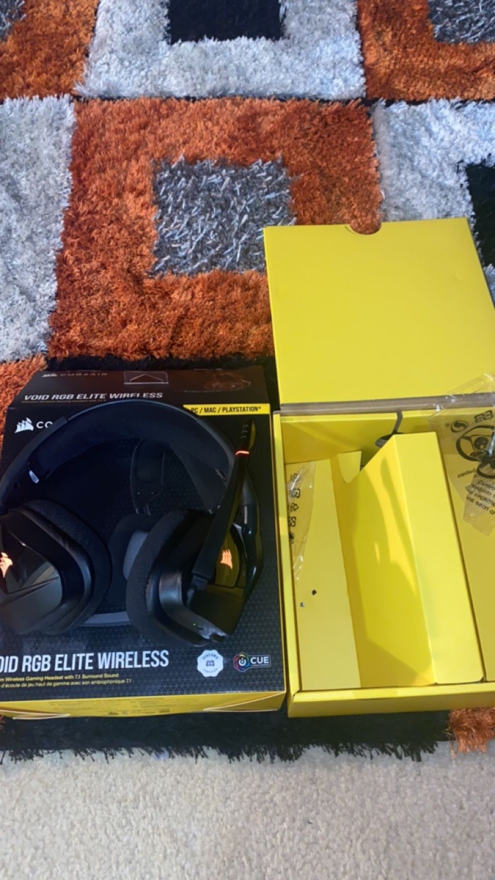 Corsair Void RGB Elite Wireless Premium Gaming Headset With Gaming Mouse Pad LED (NEW!!!)