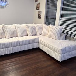 New in Box Trendy Fluffy Sectional couch! Special! $10DOWN