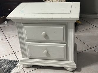 Nightstands / Side Tables