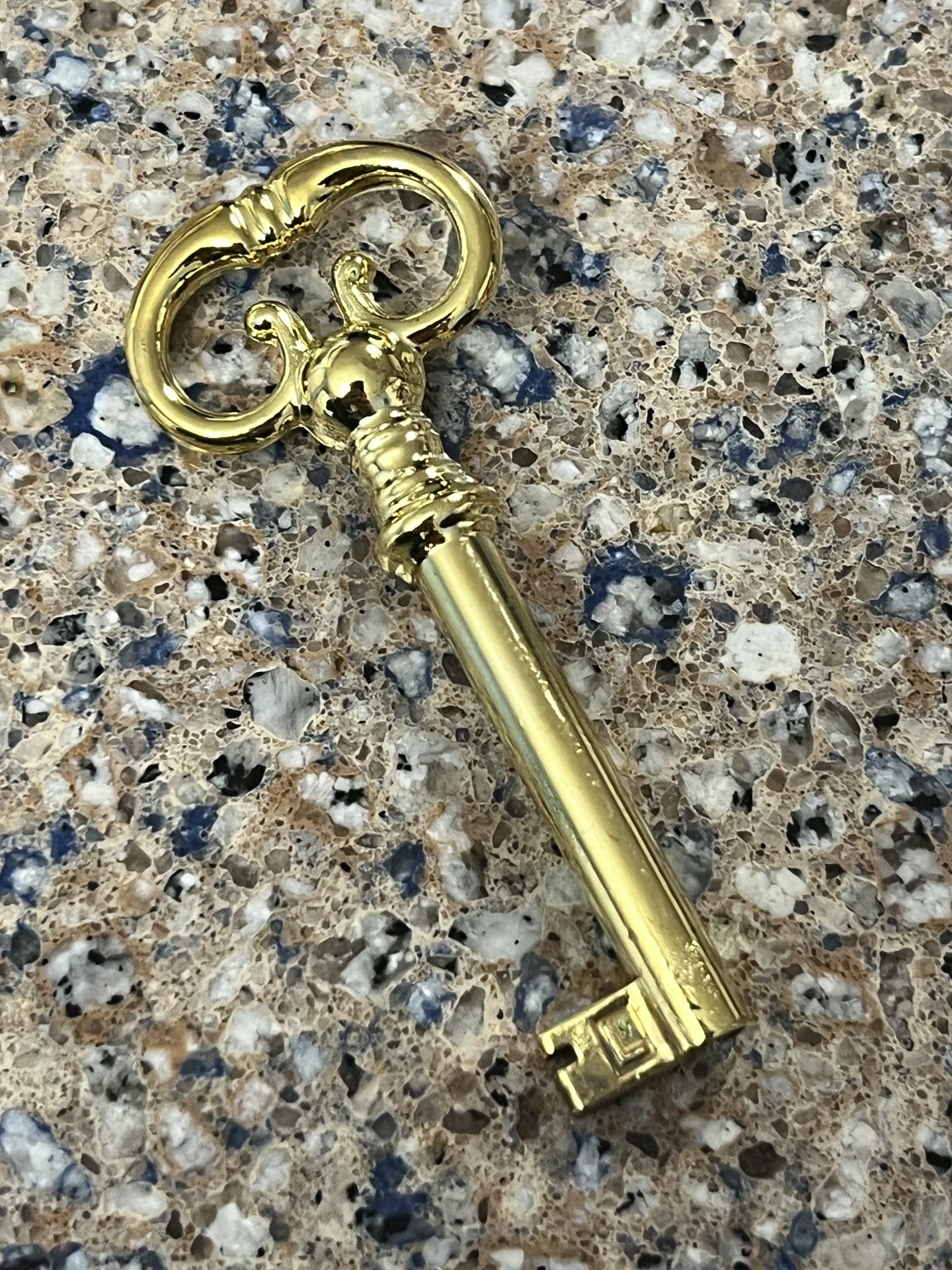 OAKWOOD INTERIORS SKELETON KEY OPENS LADIES WRITING DESK & OAKCREST COLLECTION