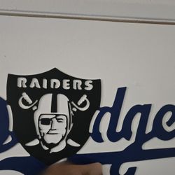 Dodger Raiders Sign 