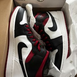 Jordan 1 Mid Size 12