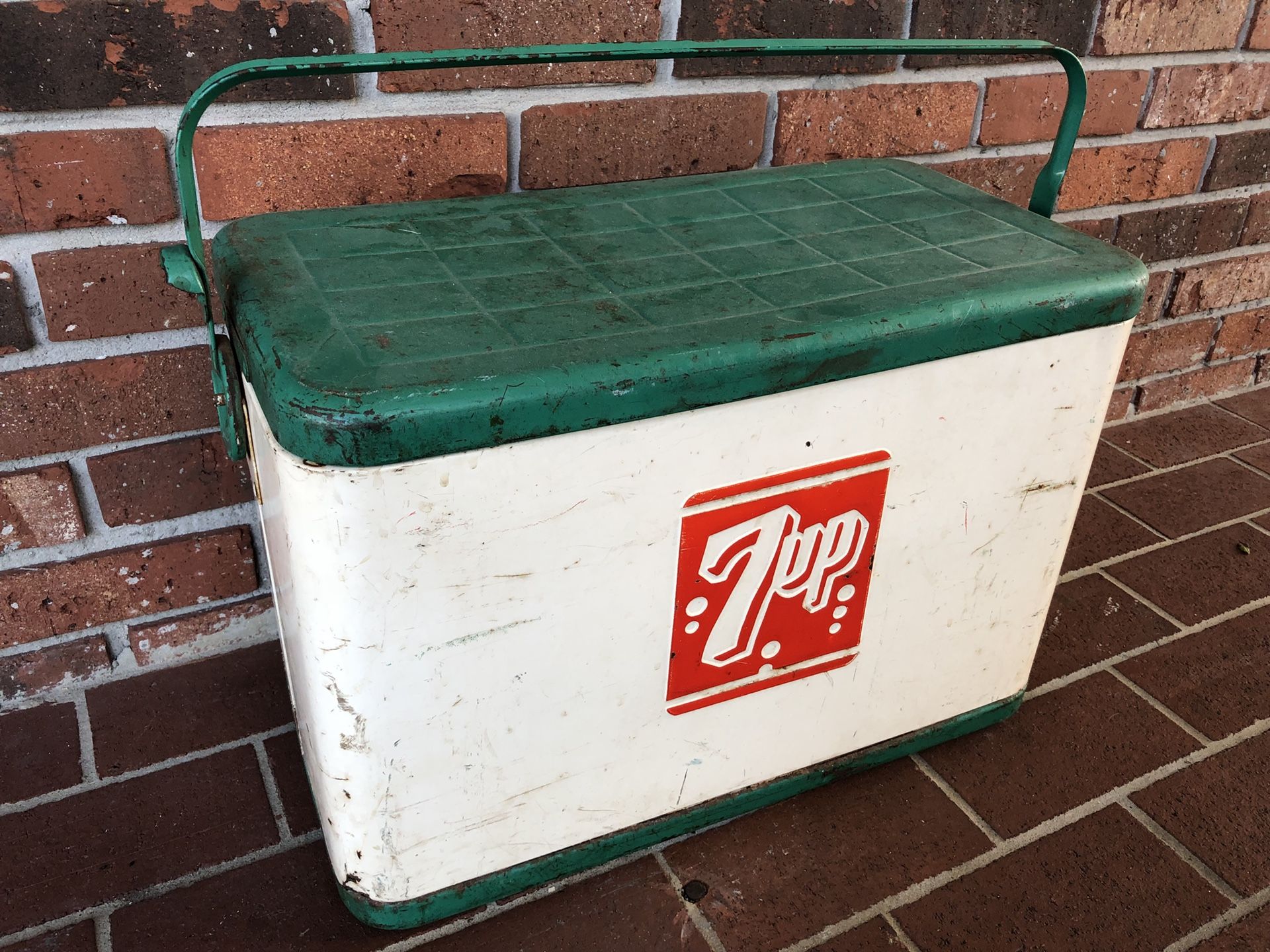 Vintage 7-Up Metal Cooler soda