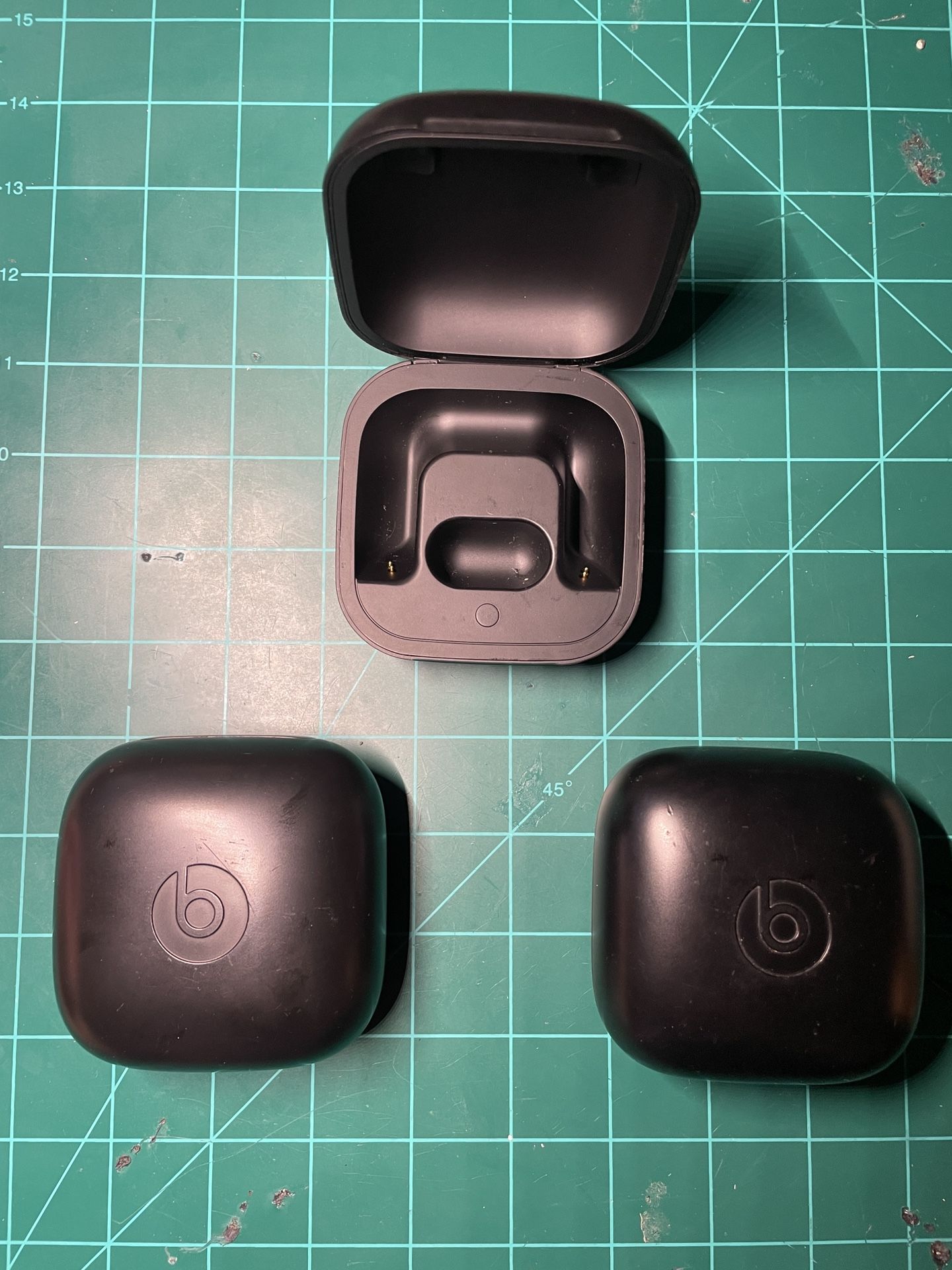 Powerbeats Pro Charging Case