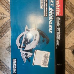 Brand New Makita Brushless Circular Saw With 2 5.0Ah Batteries. 