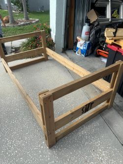 Wood twin bed