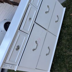 Free  Dresser 
