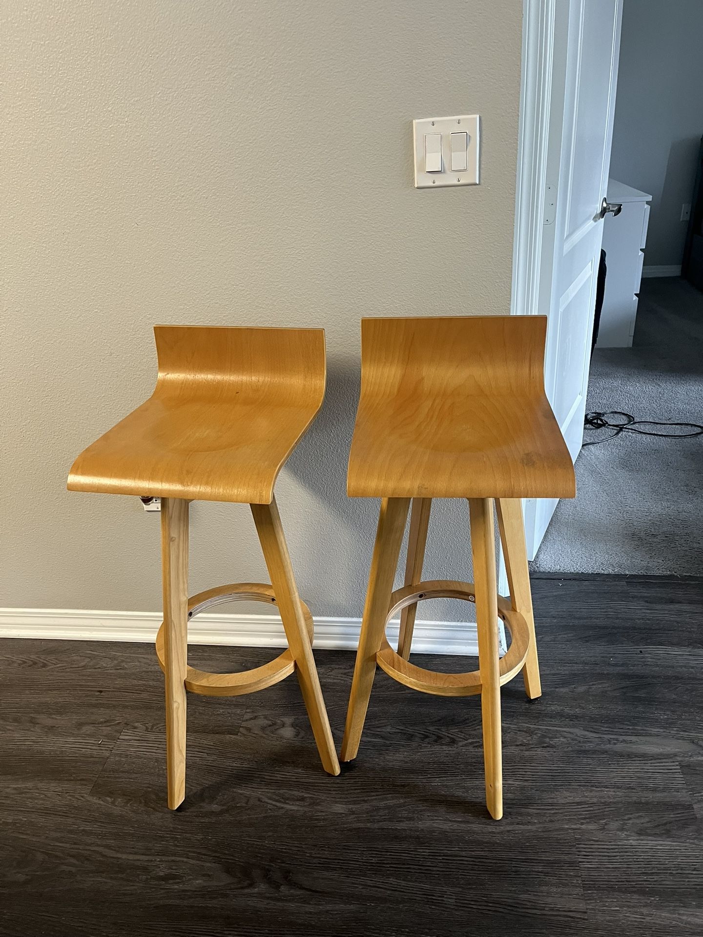 Dery Swivel Bar & Counter Stool