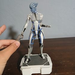 limited edition Liara T'Soni statue