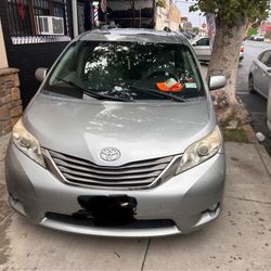 2011 Toyota Sienna XLE Minivan 4d 