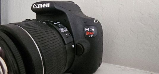 Canon EOS Rebel T5 DSLR Camera with Lens