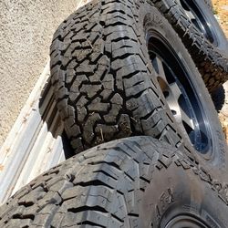 Llantas Para Toyotas Nissan Silverado Sierras 35 12 50 Rin 18 Muy Buenas Condiciones 