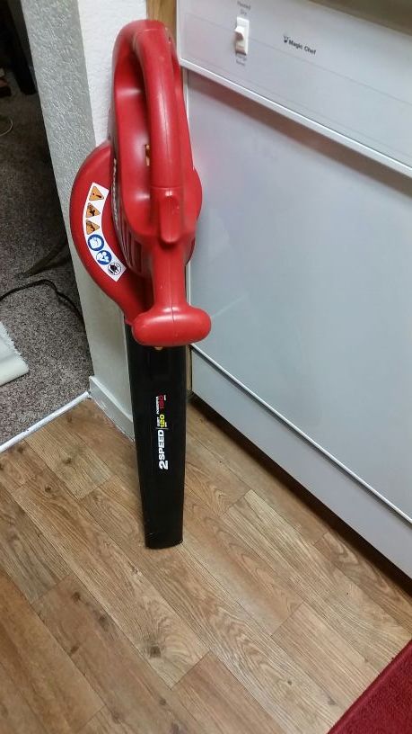 Homelite 2 speed leaf blower, 150 mph powerful. 120 mph quiet. Hand held.