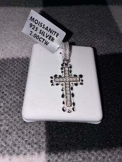 Nugget Style S925 Moissonite Cross Pendant 
