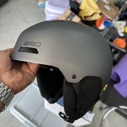 Snowboard Helmet. BRAND: GIRO