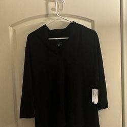 Woman’s V Neck Black 3/4 Sleeve Top