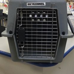 $25. Skykennel Pet Carrier.