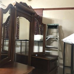 Vintage Stanley Dresser 11 Drawer With Tri Mirror