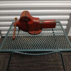 Vintage Holland Bench   3 1/2 Inch Jaws
