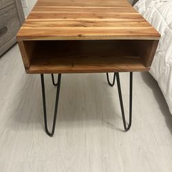 Wood end table/night stand