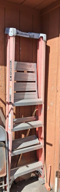 Louisville Pinnacle Fiberglass Step Ladder 300 lb