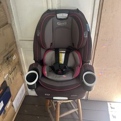 Graco 4ever Car Seat This Graco car seat is in great condition