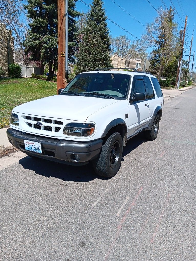 2000 Ford Explorer