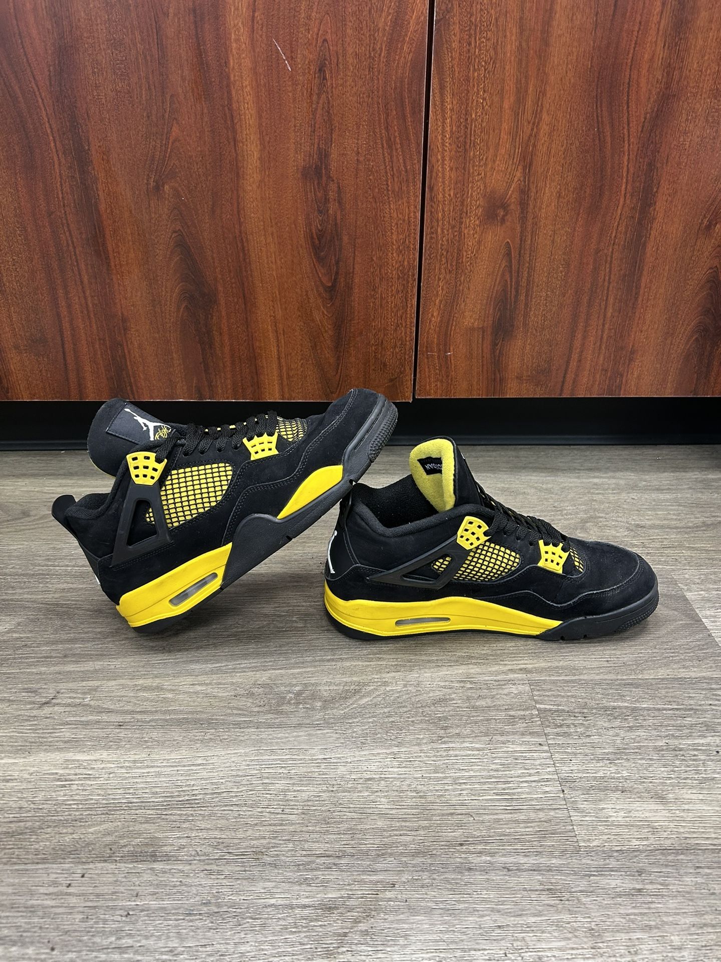 Jordan Retro 4 Thunder Sz 10.5 DH6927-017